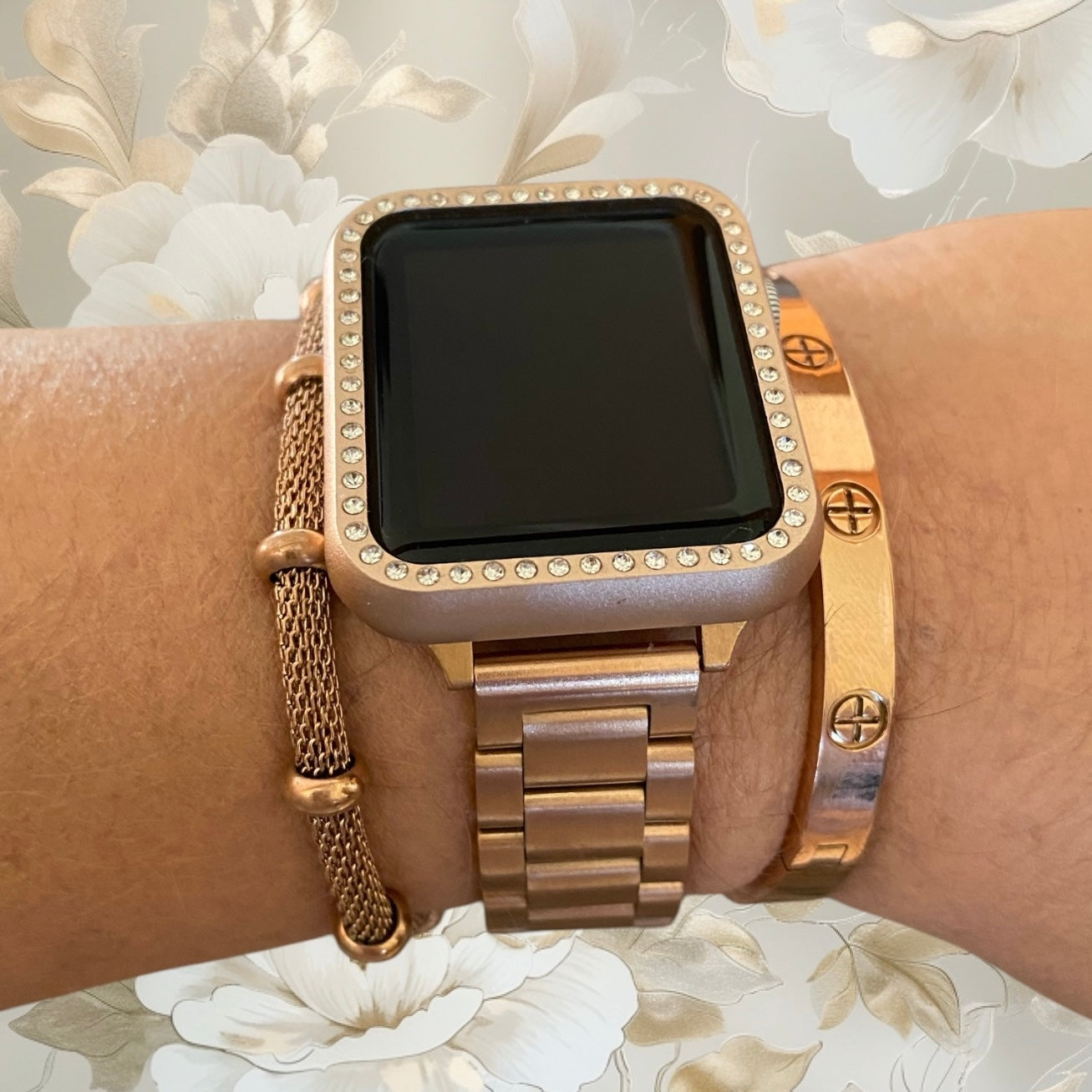 Stackable Rose Gold Stainless Apple Watch Bands For all Sizes and Series Apple Watches With Rose Gold Bracelets